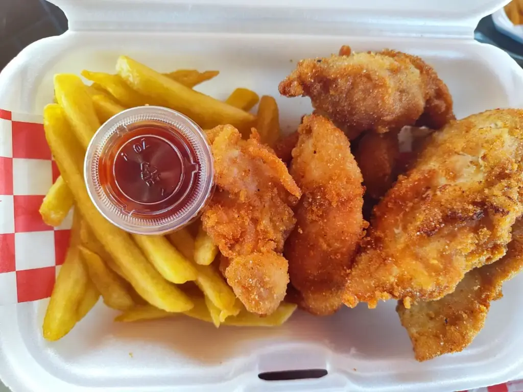 Deditos de pollo con papas fritas (pequeño)