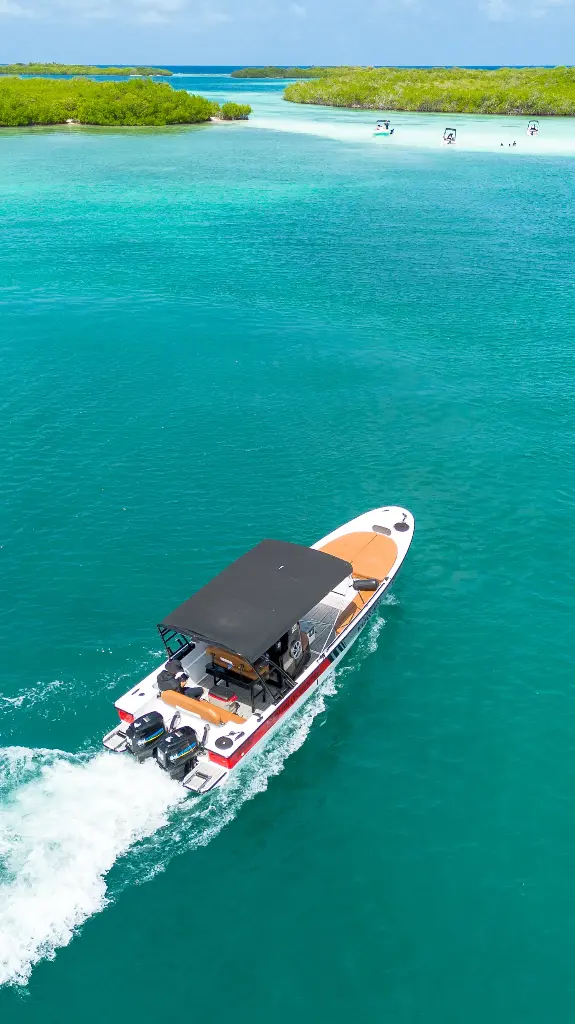 Lancha Intermarine 27 " CB